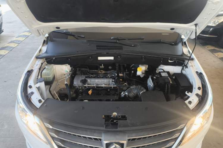 Used Baojun 560 2016 1.8L iAMT Luxury Model Engine Bay
