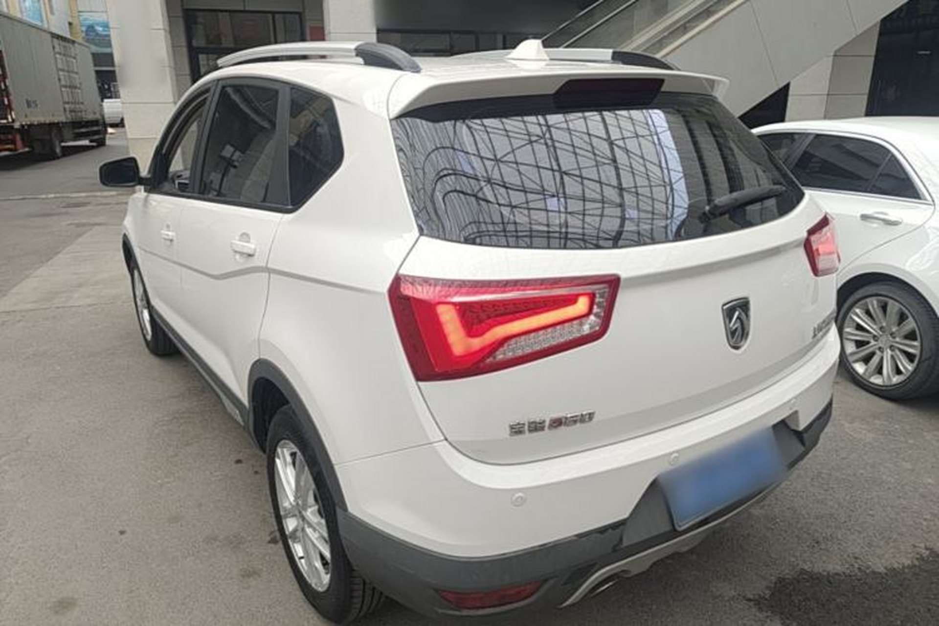 Used Baojun 560 2016 1.8L Manual Comfort Edition Exterior 2