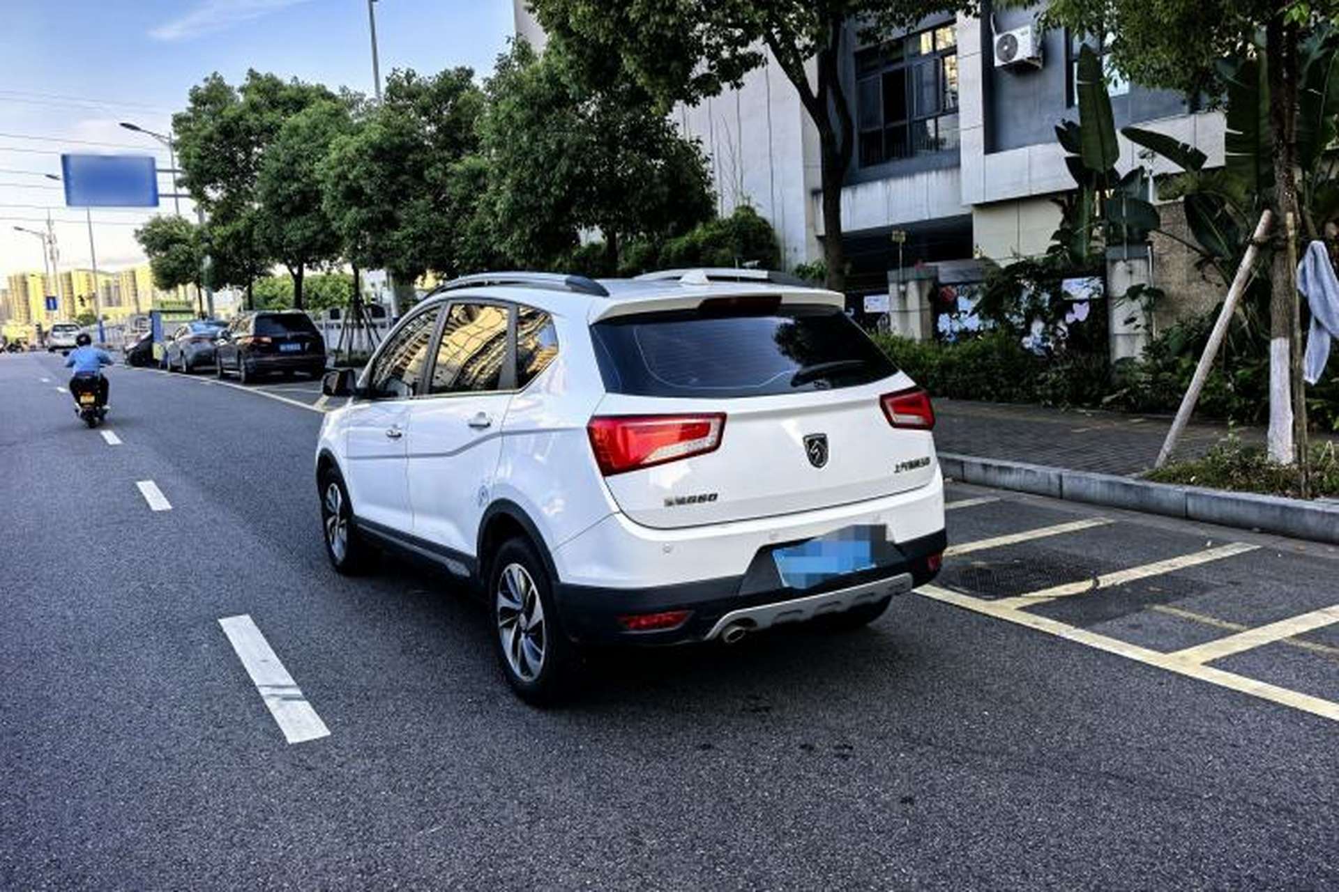 Used Baojun 560 2016 1.8L Manual Luxury Edition Exterior 4
