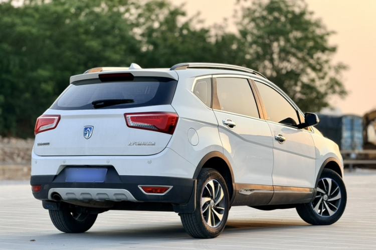 Used Baojun 560 2016 1.8L Manual Luxury Edition Exterior 4