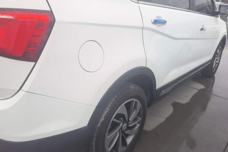 Used Baojun 560 2016 1.8L Manual Luxury Edition Exterior 6