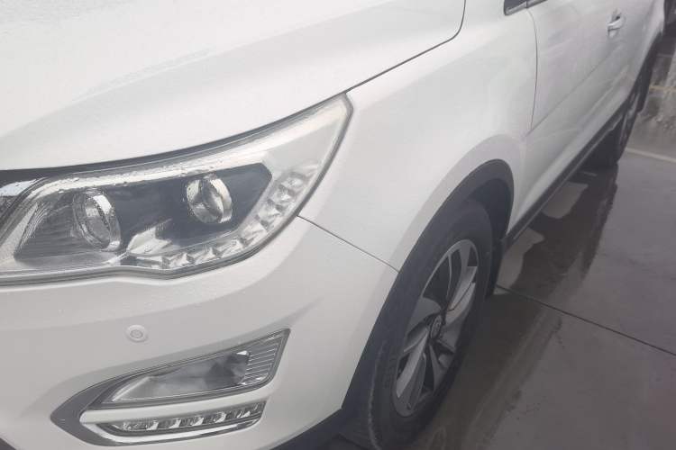 Used Baojun 560 2016 1.8L Manual Luxury Edition Exterior 9