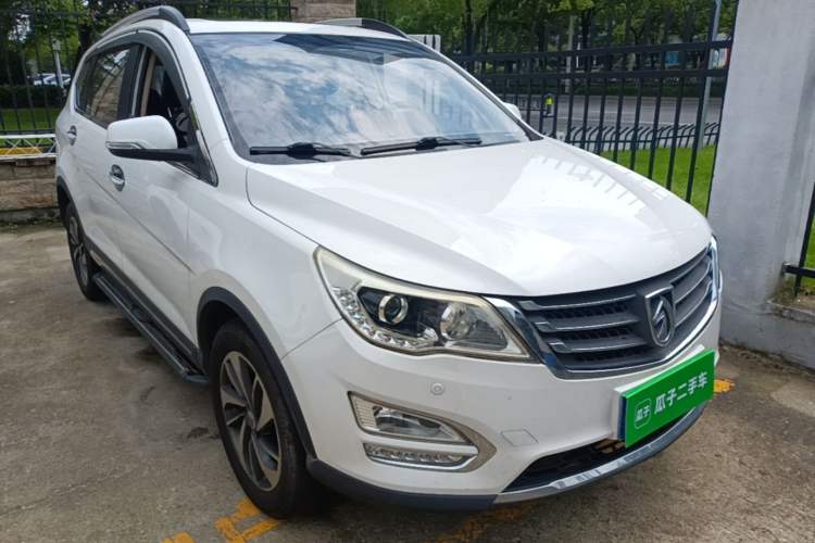 Used Baojun 560 2016 1.8L iAMT Luxury Model Front Right 45 Deg