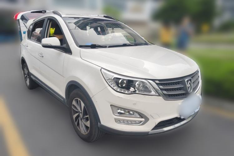 Used Baojun 560 2016 1.8L iAMT Luxury Model Front Right 45 Deg