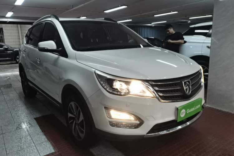 Used Baojun 560 2016 1.8L iAMT Luxury Model Front Right 45 Deg