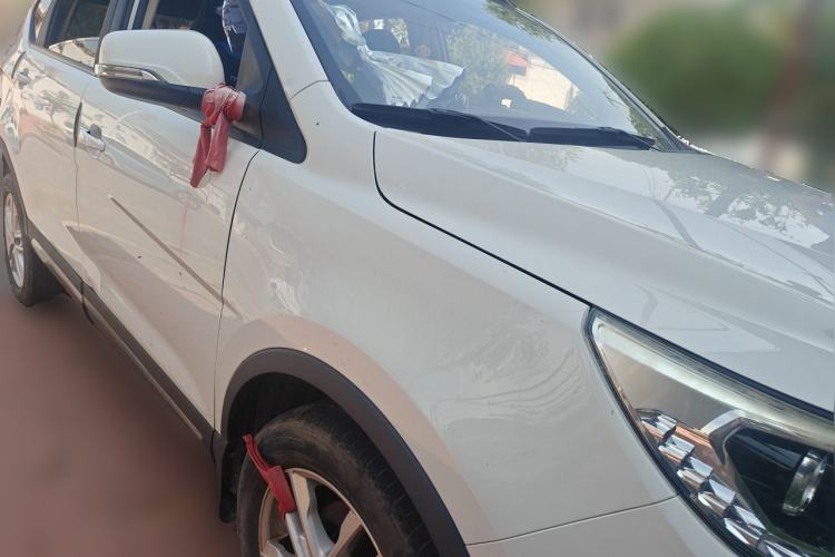 Used Baojun 560 2016 1.8L Manual Value Edition Front Right 45 Deg