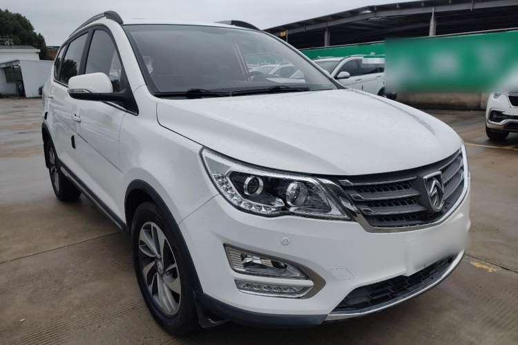 Used Baojun 560 2016 1.5T Manual Luxury Model Front Right 45 Deg