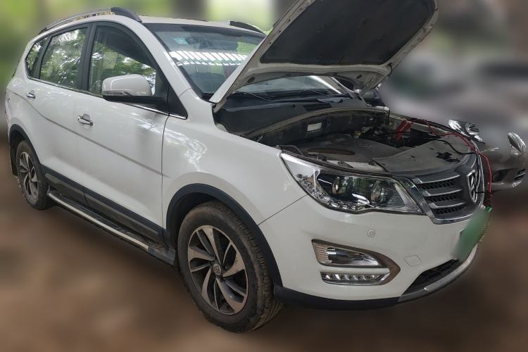 Used Baojun 560 2016 1.8L iAMT Luxury Model Front Right 45 Deg