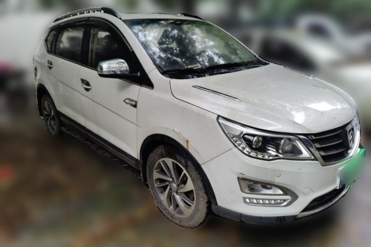 Used Baojun 560 2016 1.5T Manual Luxury Model Front Right 45 Deg