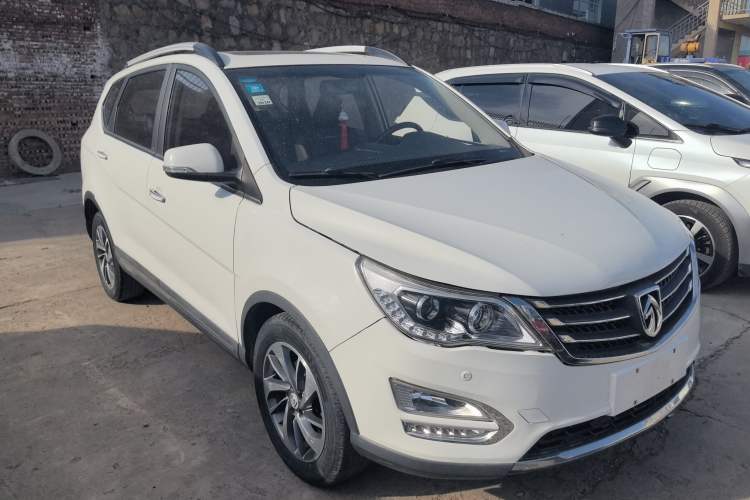 Used Baojun 560 2016 1.8L iAMT Luxury Model Front Right 45 Deg