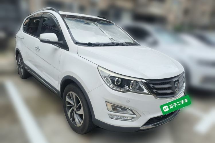 Used Baojun 560 2016 1.8L iAMT Luxury Model Front Right 45 Deg