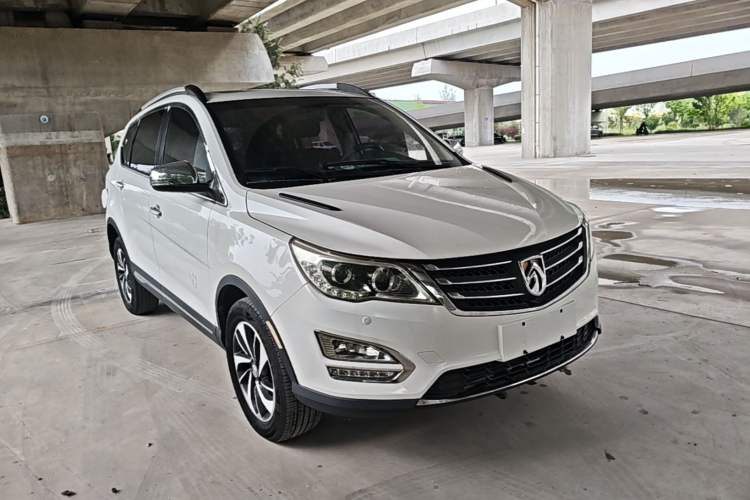 Used Baojun 560 2016 1.8L iAMT Luxury Model Front Right 45 Deg