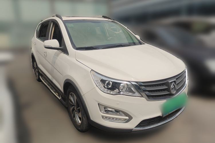 Used Baojun 560 2016 1.5T Manual Luxury Model Front Right 45 Deg