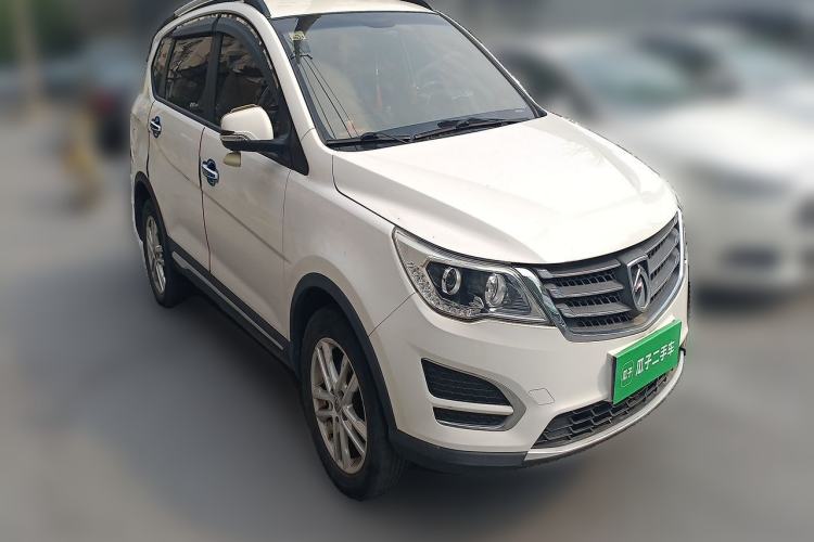 Used Baojun 560 2016 1.8L Manual Value Edition Front Right 45 Deg