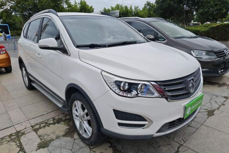 Used Baojun 560 2016 1.8L Manual Value Edition Front Right 45 Deg