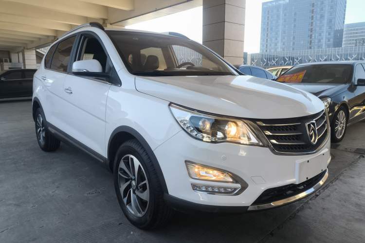 Used Baojun 560 2016 1.8L iAMT Luxury Model Front Right 45 Deg