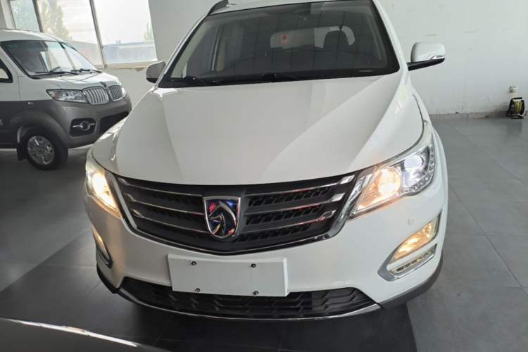 Used Baojun 560 2016 1.8L Manual Luxury Edition Front