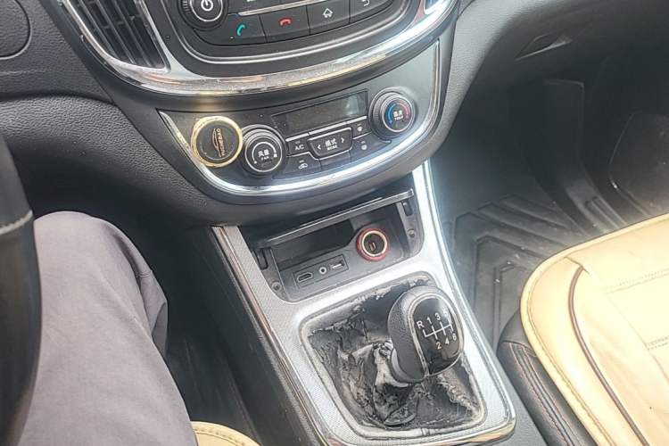 Used Baojun 560 2016 1.8L Manual Elite Edition Gear Lever