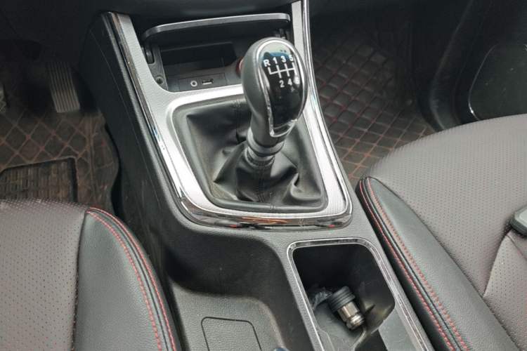 Used Baojun 560 2016 1.8L Manual Luxury Edition Gear Lever