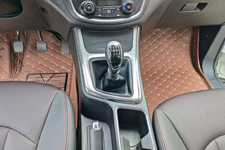 Used Baojun 560 2016 1.8L Manual Luxury Edition Gear Lever