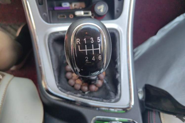Used Baojun 560 2016 1.8L Manual Luxury Edition Gear Lever