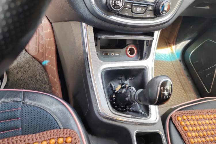 Used Baojun 560 2016 1.5T Manual Luxury Model Gear Lever