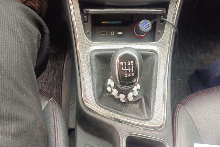 Used Baojun 560 2016 1.8L Manual Luxury Edition Gear Lever