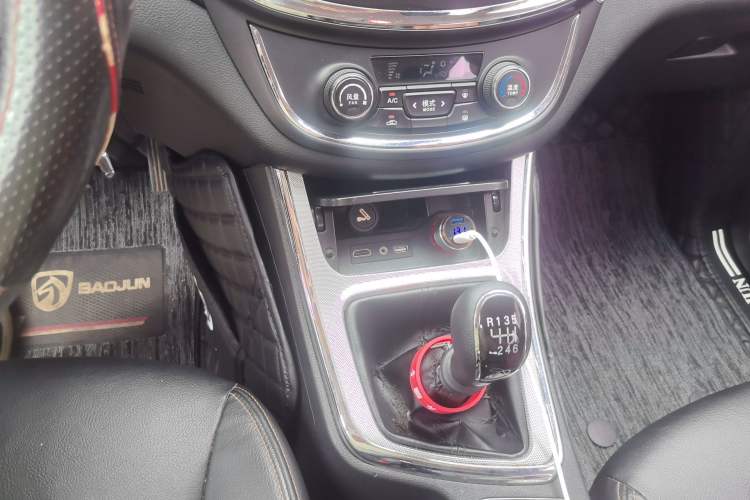 Used Baojun 560 2016 1.5T Manual Elite Edition Gear Lever