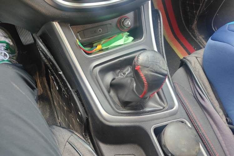 Used Baojun 560 2016 1.8L Manual Value Edition Gear Lever