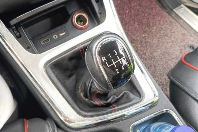 Used Baojun 560 2016 1.5T Manual Luxury Model Gear Lever
