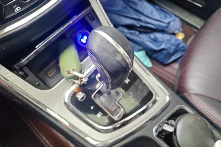 Used Baojun 560 2016 1.8L iAMT Luxury Model Gear Lever