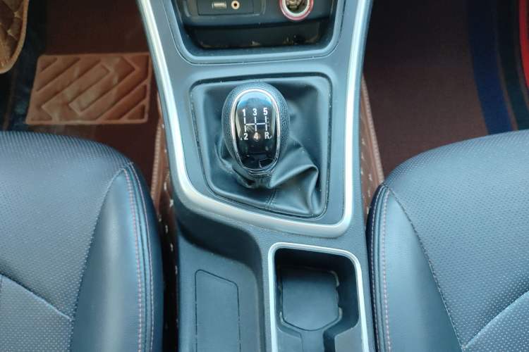 Used Baojun 560 2016 1.8L Manual Value Edition Gear Lever