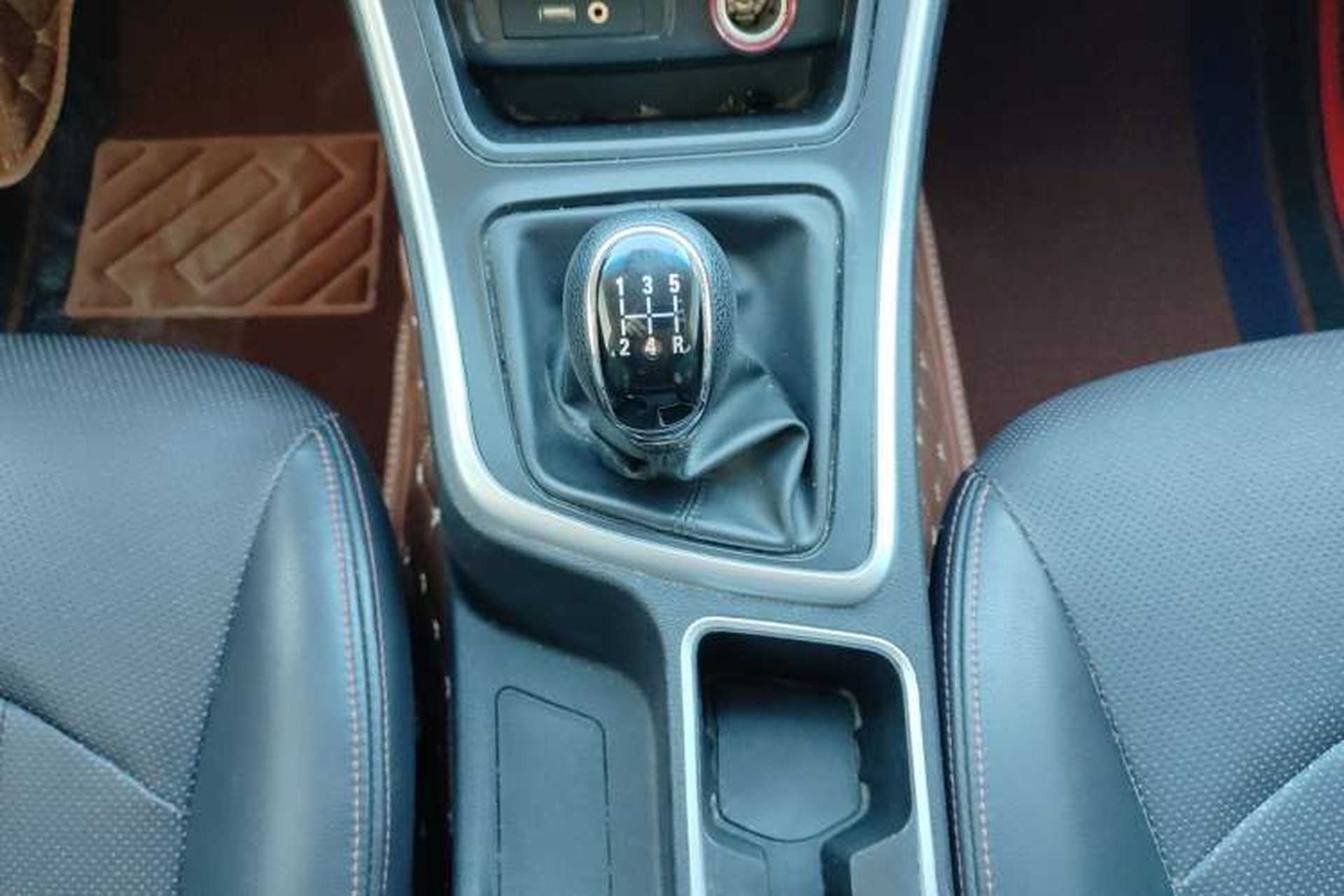 Used Baojun 560 2016 1.8L Manual Value Edition Gear Lever
