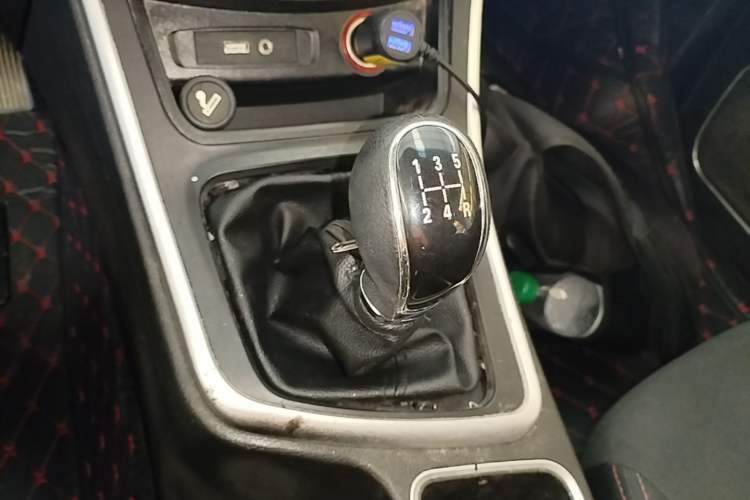 Used Baojun 560 2016 1.8L Manual Value Edition Gear Lever