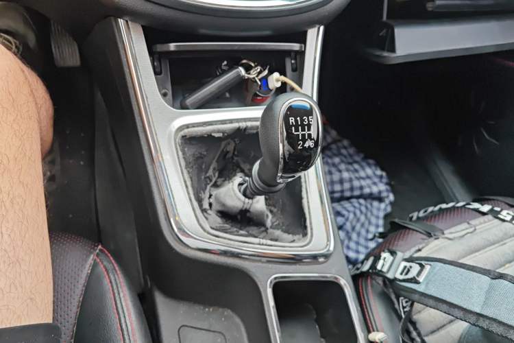 Used Baojun 560 2016 1.8L Manual Luxury Edition Gear Lever