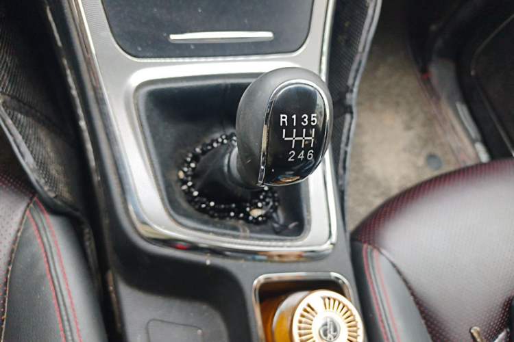 Used Baojun 560 2016 1.5T Manual Luxury Model Gear Lever