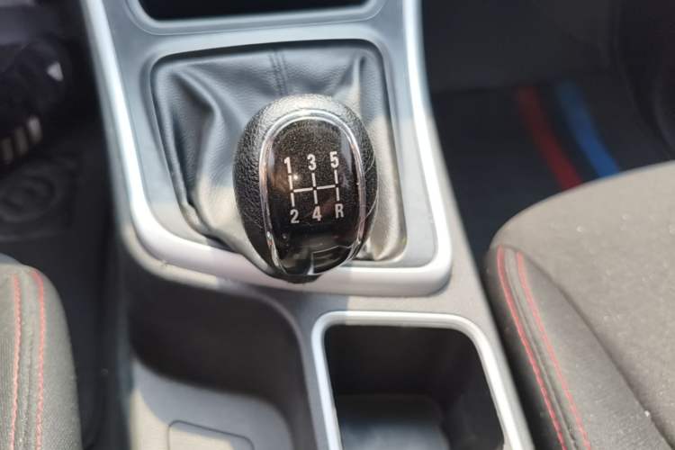Used Baojun 560 2016 1.8L Manual Value Edition Gear Lever