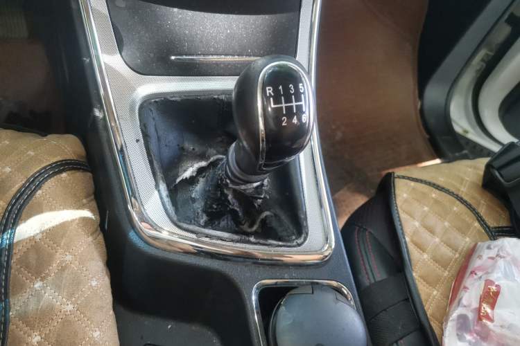 Used Baojun 560 2016 1.8L Manual Luxury Edition Gear Lever
