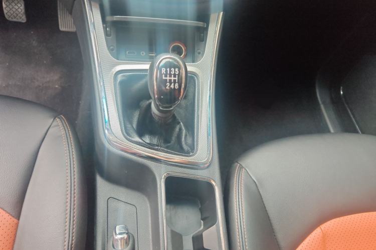 Used Baojun 560 2016 1.5T Manual Elite Edition Gear Lever