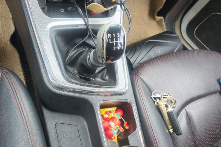 Used Baojun 560 2016 1.5T Manual Luxury Model Gear Lever