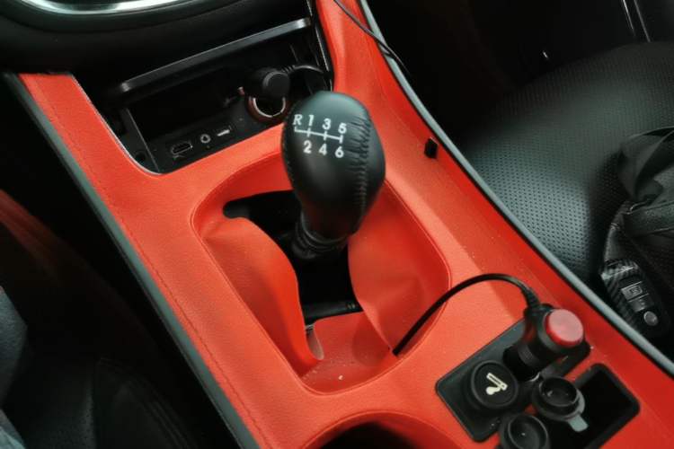 Used Baojun 560 2016 1.5T Manual Luxury Model Gear Lever