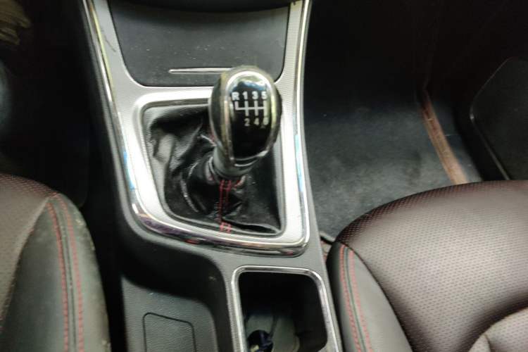 Used Baojun 560 2016 1.5T Manual Luxury Model Gear Lever