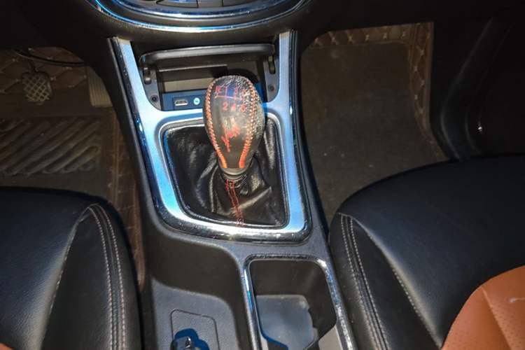 Used Baojun 560 2016 1.8L Manual Elite Edition Gear Lever