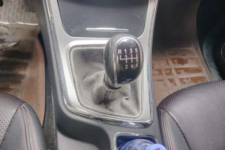 Used Baojun 560 2016 1.8L Manual Luxury Edition Gear Lever