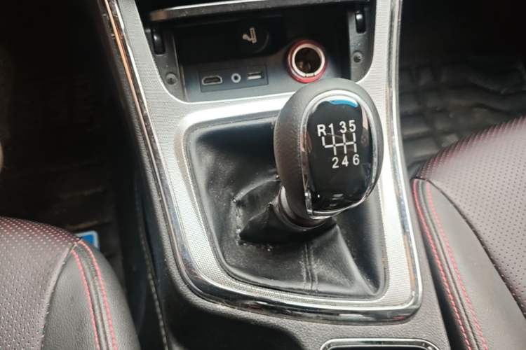 Used Baojun 560 2016 1.8L Manual Luxury Edition Gear Lever