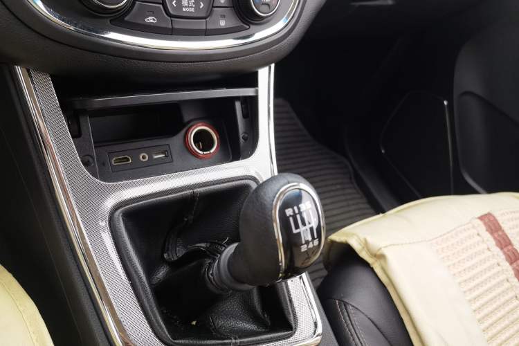 Used Baojun 560 2016 1.8L Manual Elite Edition Gear Lever