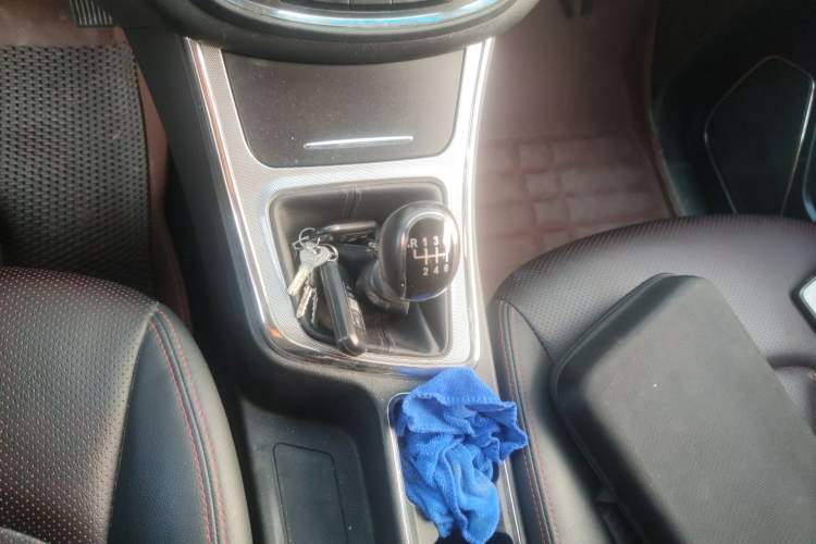 Used Baojun 560 2016 1.5T Manual Luxury Model Gear Lever