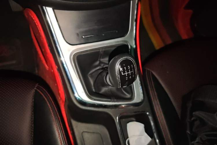 Used Baojun 560 2016 1.8L Manual Luxury Edition Gear Lever