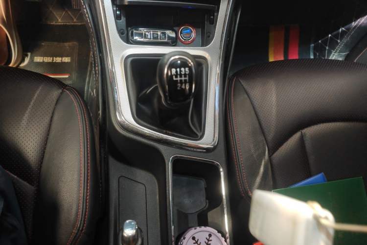 Used Baojun 560 2016 1.5T Manual Luxury Model Gear Lever