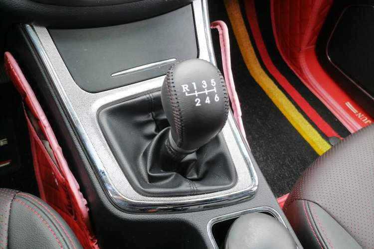 Used Baojun 560 2016 1.5T Manual Luxury Model Gear Lever